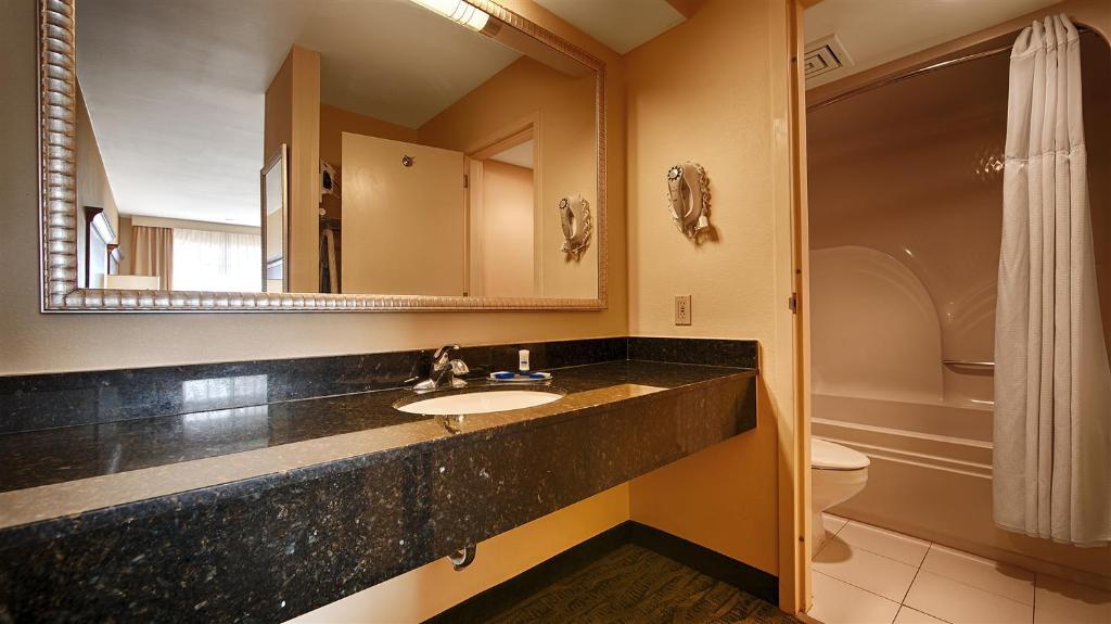 Best Western Mcallen Medical Center image 12